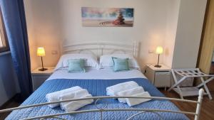 Postel nebo postele na pokoji v ubytování OLEANDRI SUITE B&B