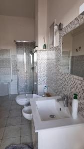 Koupelna v ubytování OLEANDRI SUITE B&B