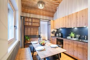Kuchyň nebo kuchyňský kout v ubytování SWISSPEAK Resorts Thyon 4 Vallées