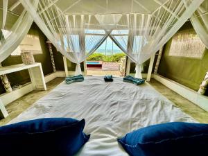 Postel nebo postele na pokoji v ubytování Baleia Azul Luxury Tent no 7