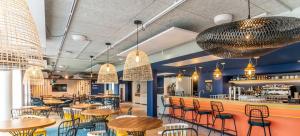 Lounge nebo bar v ubytování ibis budget Morlaix