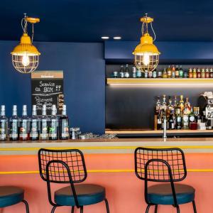 Lounge nebo bar v ubytování ibis budget Morlaix