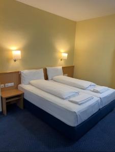 Postel nebo postele na pokoji v ubytování Hotel Wilder Mann