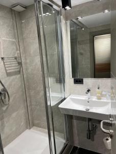 Koupelna v ubytování Hotel Wilder Mann + 37 fotografií