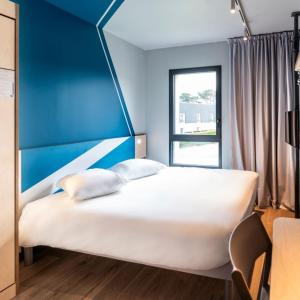 Postel nebo postele na pokoji v ubytování ibis budget Morlaix