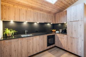 Kuchyň nebo kuchyňský kout v ubytování SWISSPEAK Resorts Thyon 4 Vallées