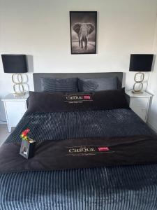 Postel nebo postele na pokoji v ubytování DE WEELEN met Jacuzzi en of Zwembad Topkeuze Romantiek + 48 fotografií