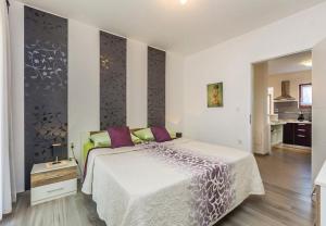 Posteľ alebo postele v izbe v ubytovaní Apartments Ivni