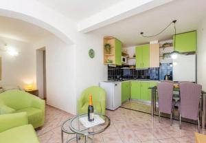 Kuchyňa alebo kuchynka v ubytovaní Apartments Ivni
