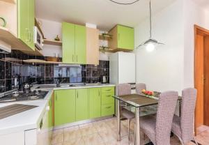 Kuchyňa alebo kuchynka v ubytovaní Apartments Ivni