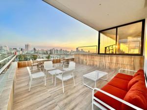 Μπαλκόνι ή βεράντα στο Comfy 2BR City Center Condo