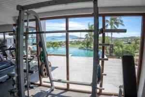 Spordikeskus ja/või sportimisvõimalused majutusasutuses Spectacular 95sqm Sea View, Gym and Pool facilities