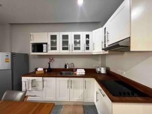 Köök või kööginurk majutusasutuses Spectacular 95sqm Sea View, Gym and Pool facilities