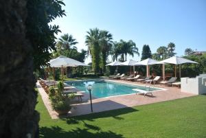Bazén v ubytování Villa Carlotta Resort nebo v jeho okolí