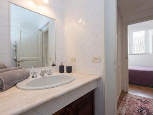 A bathroom at Navona penthouse