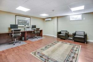 an office with chairs and a desk with a computer at Stylish Corporate Apartment in Alexandria in Alexandria