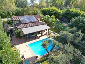 Bazén v ubytování La Sevillana nebo v jeho okolí