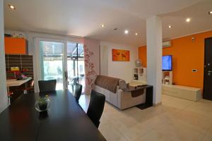 TV a/nebo společenská místnost v ubytování La Sevillana