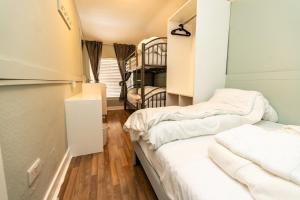 Postel nebo postele na pokoji v ubytování Talbot Street Guest House