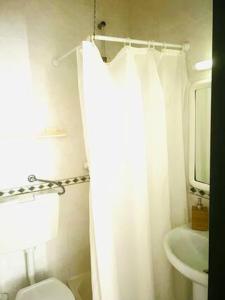 Koupelna v ubytování Cantinho do Solaqua