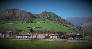 A general mountain view or a mountain view taken from Az apartmant