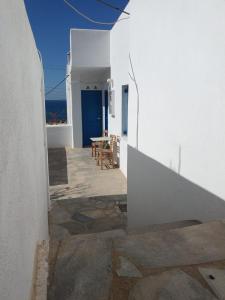 Foto da galeria de Maria's Kouka Pension em Agios Stefanos