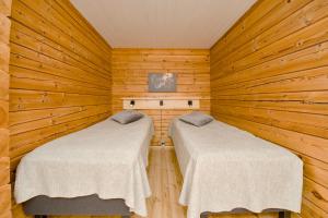 Postel nebo postele na pokoji v ubytování Lentiira Holiday Village