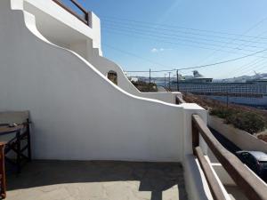 Uma varanda ou terraço em Maria's Kouka Pension