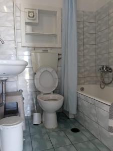 Um banheiro em Maria's Kouka Pension