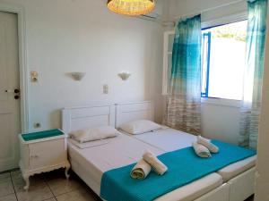 Cama ou camas em um quarto em Maria's Kouka Pension
