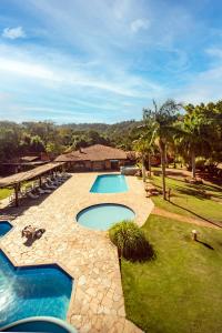 Hồ bơi trong/gần Hotel Fazenda Reviver