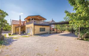 Budova, v ktorej sa apartmán nachádza + 22 fotografií