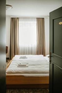 A bed or beds in a room at Pension Baranekhof - accommodation in nature - Baranek Resorts