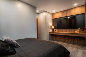 TV a/nebo společenská místnost v ubytování Three Double U - Kalim Sea View