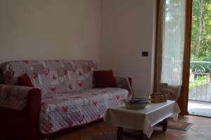 a living room with a couch and a table at Casa Mailinne in Baveno