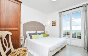 Ένα ή περισσότερα κρεβάτια σε δωμάτιο στο 1 Bedroom Gorgeous Apartment In Callian