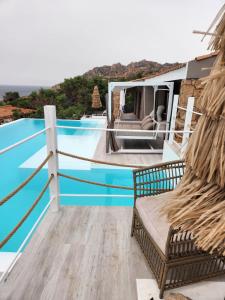 ein Blick vom Balkon eines Hauses in der Unterkunft Villa Rosi in Costa Paradiso