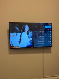 TV a/nebo společenská místnost v ubytování غرفة مريحة بوسط جدة