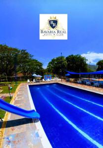 Bazén v ubytování Bavaria Real Hotel & Club nebo v jeho okolí