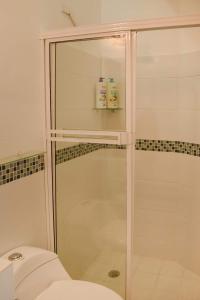 Vannituba majutusasutuses Best Location - Spacious And Fancy Apt