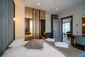Postel nebo postele na pokoji v ubytování Rusel Park Residence + 37 fotografií