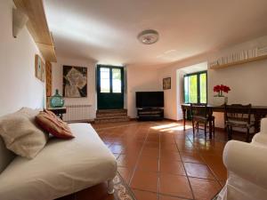 O zonă de relaxare la Casa rural en Castril - HUERTA MARTIN - Escapada con Piscina en Sierra de Castril -