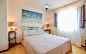 Katil atau katil-katil dalam bilik di Pet Friendly Home In Camaiore