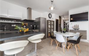 Kuchyňa alebo kuchynka v ubytovaní Pet Friendly Home In Krk
