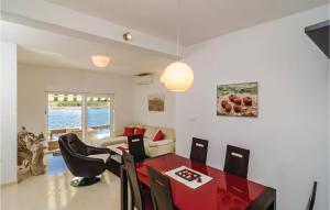 Posezení v ubytování Two-Bedroom Holiday Home In Opuzen