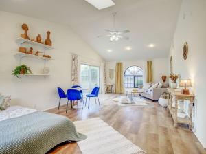 a bedroom with a bed and a living room at Royale Living in the Heart of Phoenix in Glendale +63 photos