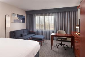 Postel nebo postele na pokoji v ubytování Courtyard by Marriott Glassboro Rowan University + 37 fotografií