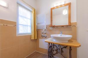 Ένα μπάνιο στο Grüner Salon - Komfortable Ferienwohnung für zwei Personen im Herzen von Waren Müritz +13 φωτογραφίες