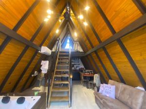 Postel nebo postele na pokoji v ubytování Chalé Miraflores em São Martinho com vista para as montanhas