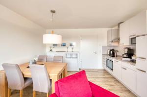 Kuchyň nebo kuchyňský kout v ubytování Wohlfühloase in der Hafenresidenz mit Balkon und Wellness